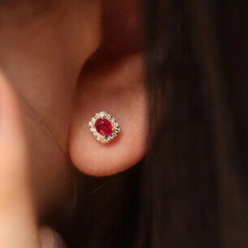 Gorgeous 18k gold plated stud earrings - Picture 3 of 3